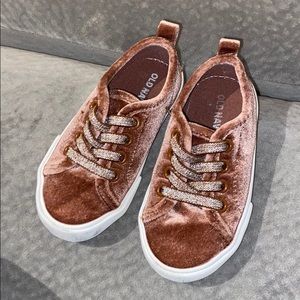 Old navy sneaker